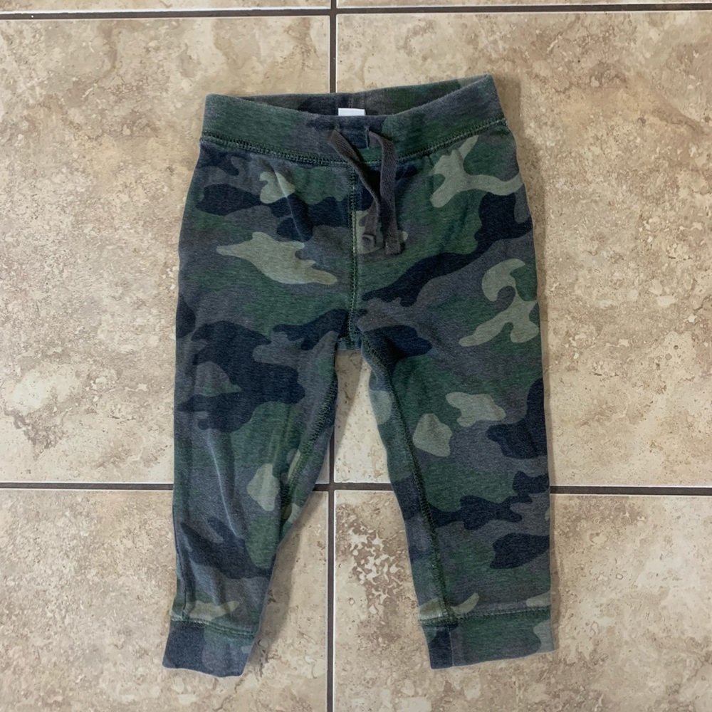 ⭐️TAKE 50% OFF⭐️ Old Navy camo joggers